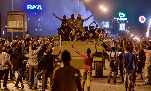 ผู้สนับสนุน-ต่อต้านอดีตประธานาธิบดีอียิปต์ ยังคงปักหลักชุมนุมในไคโร
