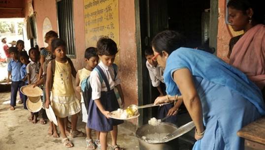 เด็ก"อินเดีย"หลายพันคน ไม่ยอมกินอาหารกลางวันของร.ร. หลังเกิดเหตุอาหารเป็นพิษ
