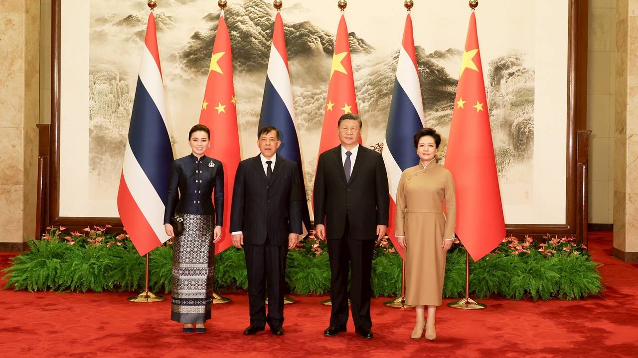 "ในหลวง-พระราชินี" ทรงร่วมพิธีรับเสด็จอย่างเป็นทางการ ในโอกาสเสด็จฯ เยือนจีน