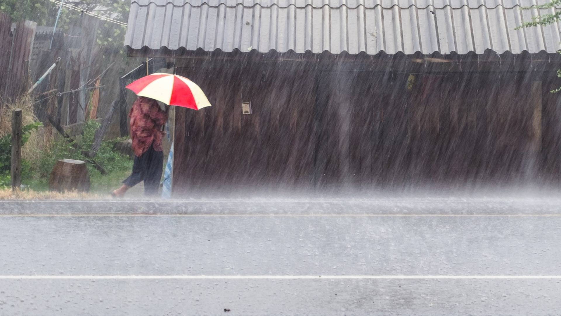 สภาพอากาศวันนี้ ไทยมีฝนเพิ่ม "เหนือ - ใต้" ฝนตกหนักมากบางพื้นที่ | Thai PBS News ข่าวไทยพีบีเอส