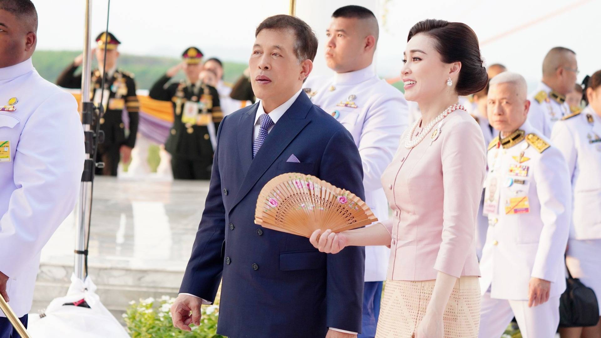 “ในหลวง-พระราชินี” ทรงประกอบพิธีสมโภชพระสมเด็จองค์ปฐม “พระพุทธเมตตา” ณ วัดเทพประทาน จ.จันทบุรี