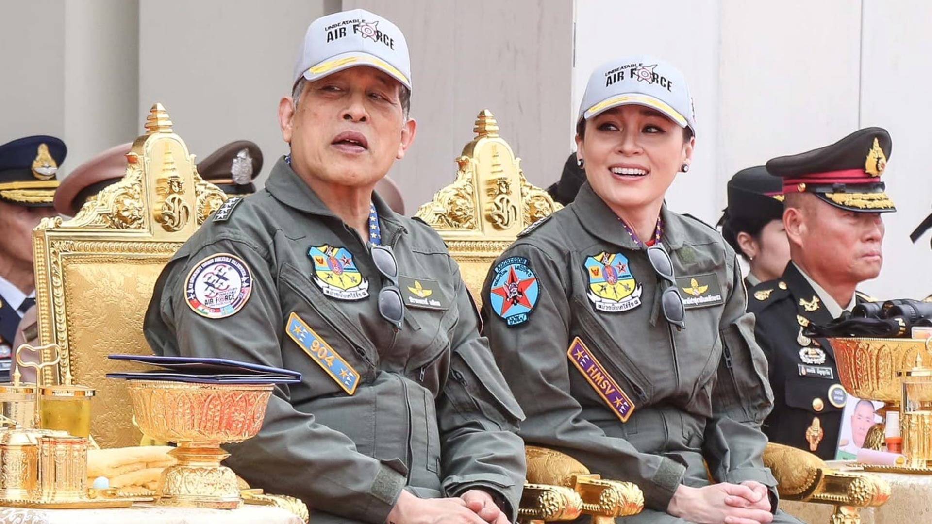 "ในหลวง-พระราชินี" เสด็จฯ ทอดพระเนตร Air Show