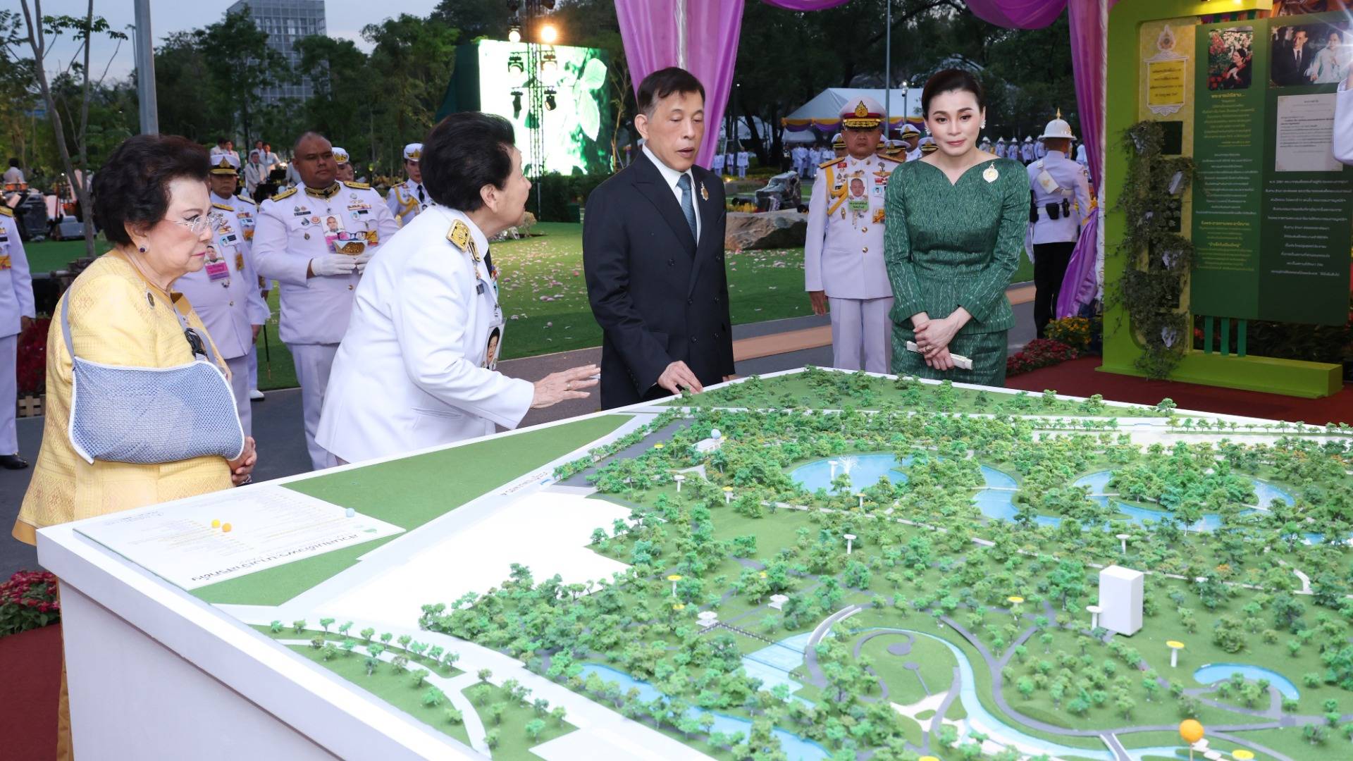 “ในหลวง-พระราชินี” ทรงเปิดสวนสมเด็จพระนางเจ้าสิริกิติ์ฯ สวนพฤกษศาสตร์สากล มาตรฐาน BGCI และสวนจากภูผาสู่มหานที