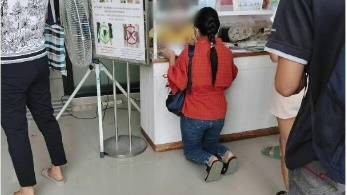 ปรับปรุงแล้ว! กรมขนส่งฯ ชี้แจงดรามาโต๊ะเตี้ย ปชช.ต้องคุกเข่ารับคิว