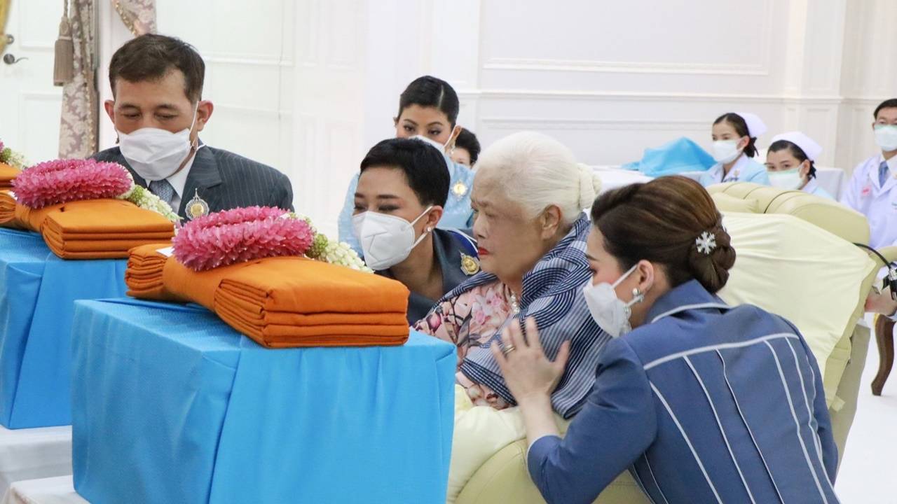 ปีติ "สมเด็จพระบรมราชชนนีพันปีหลวง" ทรงบำเพ็ญพระราชกุศลวันเฉลิมพระชนมพรรษา 90 พรรษา