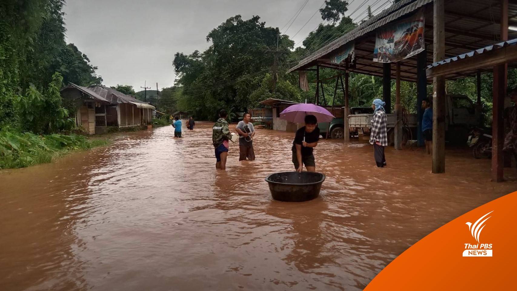 พิษ "พายุมู่หลาน" จังหวัดเหนือ-อีสานอ่วม น้ำท่วม-ดินสไลด์