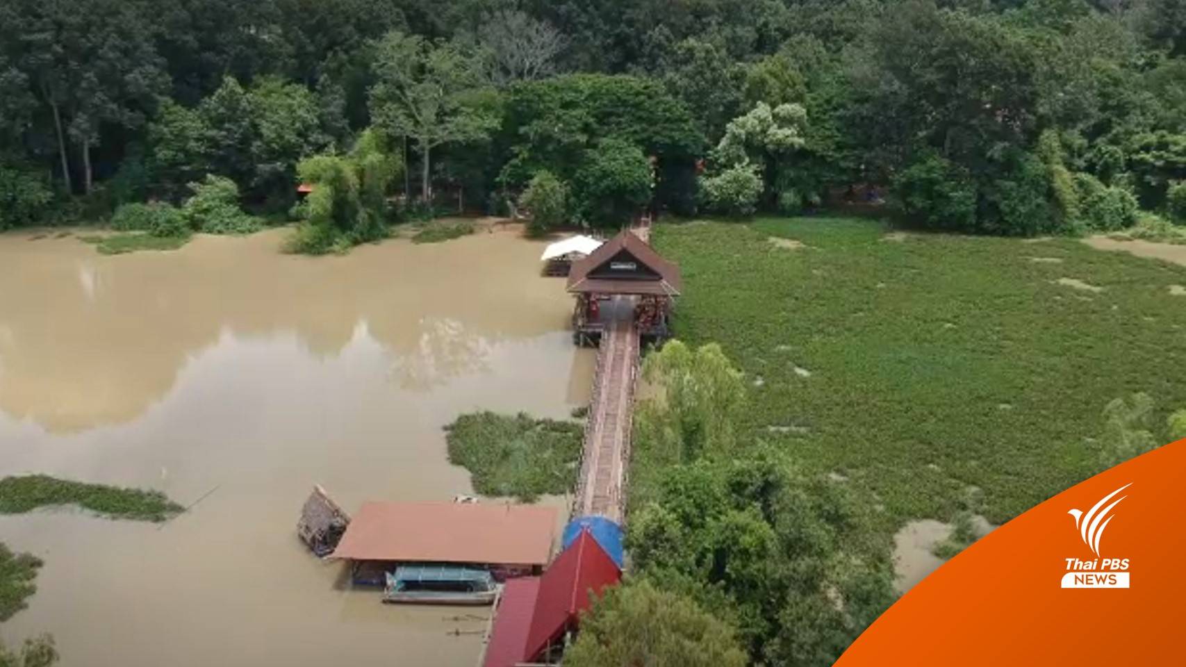 น้ำชีเอ่อท่วม ชาวบ้าน-พระวัดป่าเกาะเกิ้งขนของขึ้นที่สูง