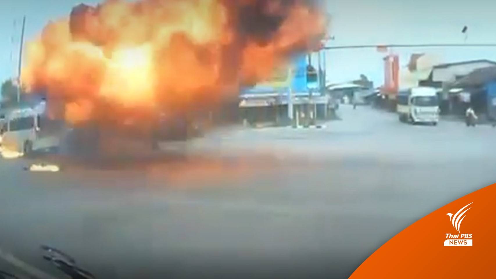 ชนไฟลุก "รถพยาบาล" ฝ่าไฟแดงชนคนขี่จยย.เสียชีวิต