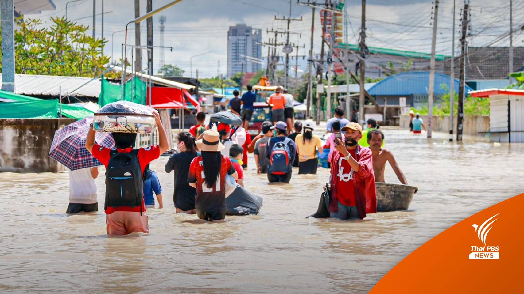 "กองทัพเรือ" เร่งอพยพประชาชนน้ำท่วม ต.ทับมา จ.ระยอง