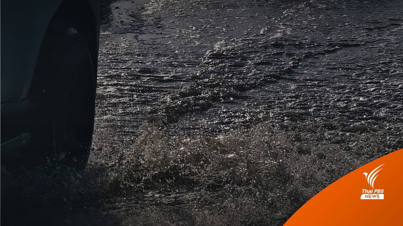 เขตลาดกระบังน้ำท่วมขังนาน 8 วัน เริ่มส่งกลิ่นเหม็น