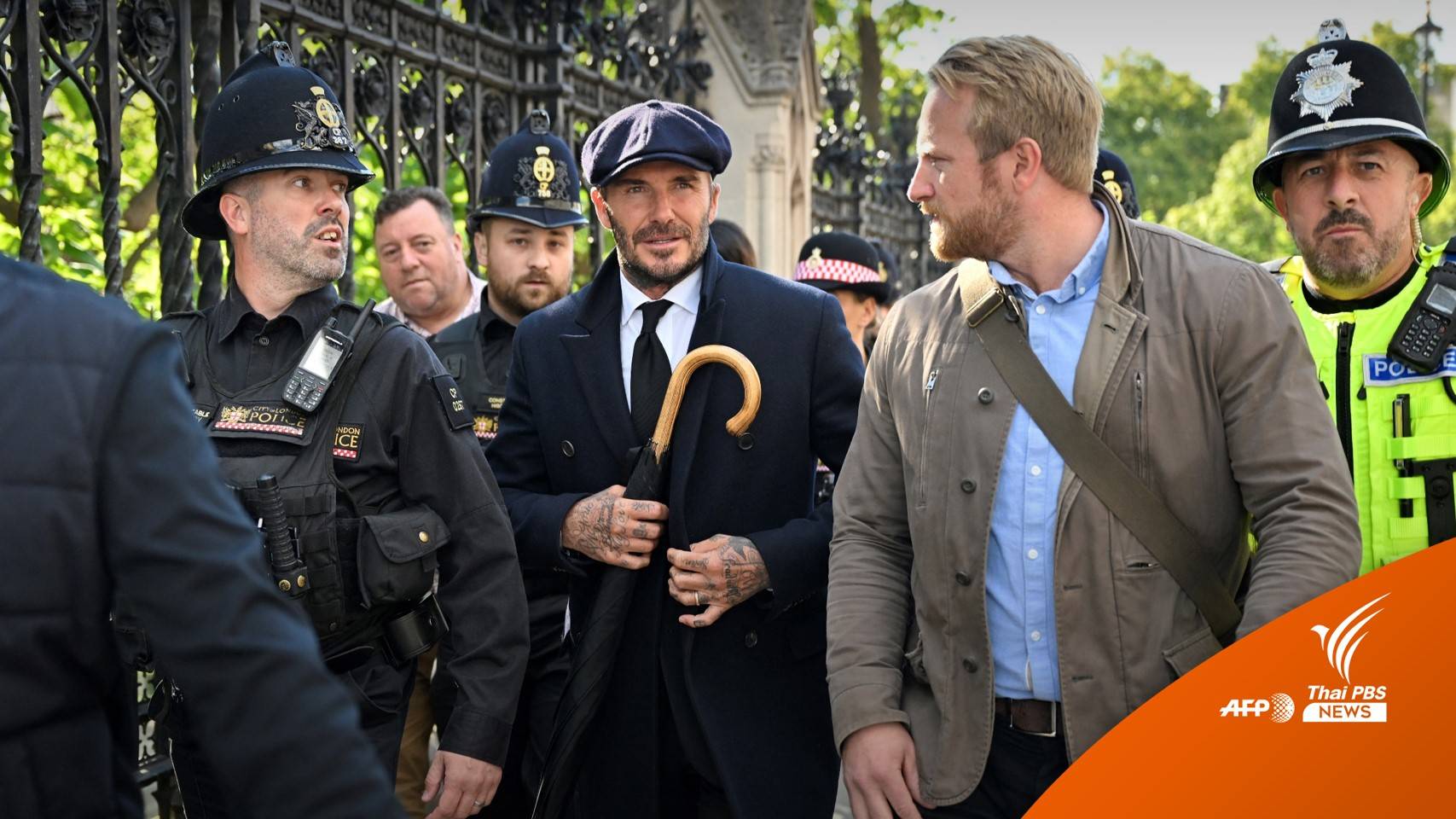 "เบ็คแฮม" ปฏิเสธลัดคิว ต่อแถวครึ่งวันร่วมไว้อาลัย