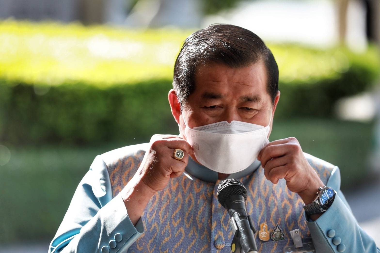 "นิพนธ์" ลาออกจาก รมช.มหาดไทย สู้คดีรถอเนกประสงค์