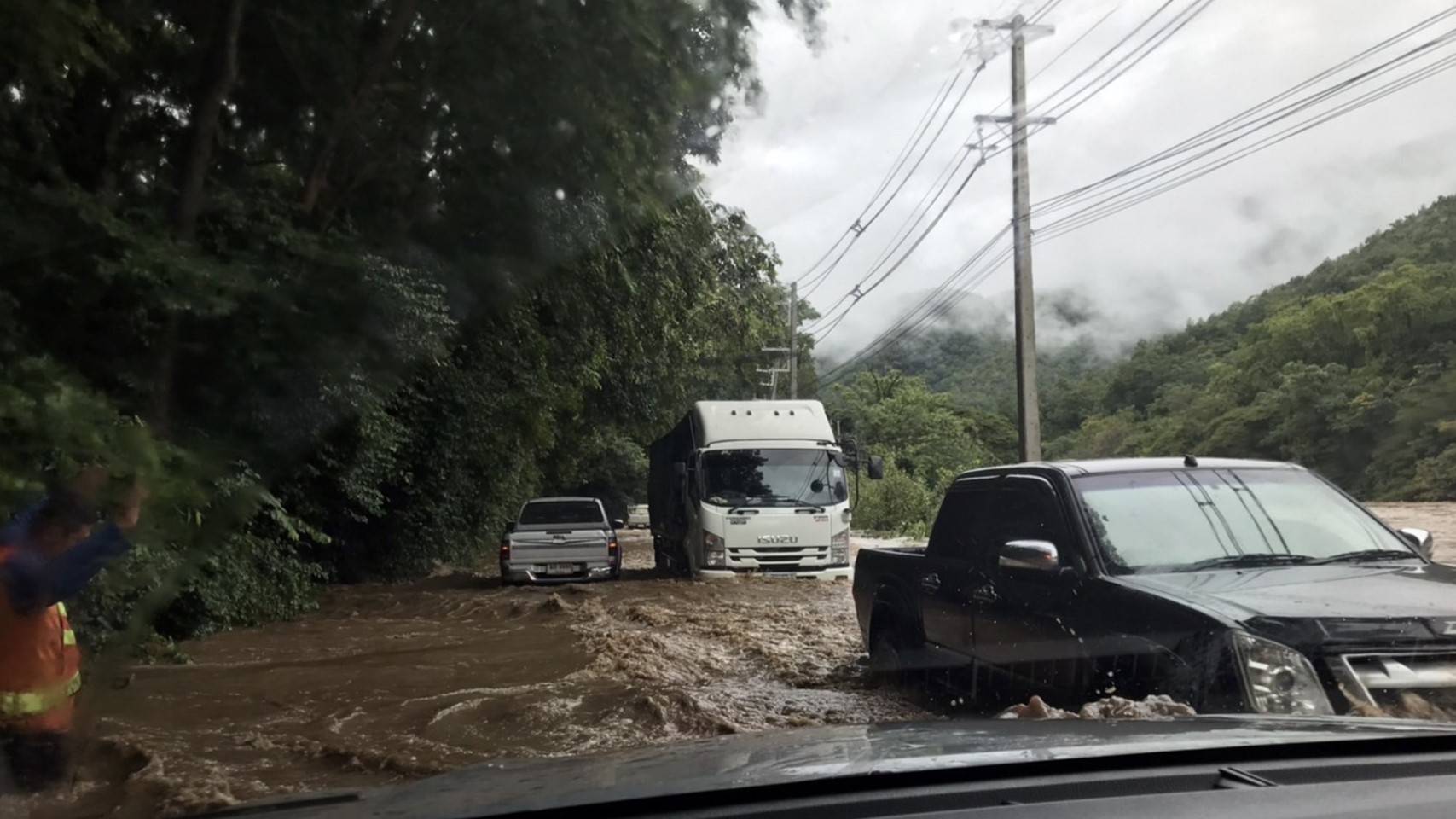เชียงใหม่ฝนตกหนัก 3 อำเภอ น้ำหลาก ดินถล่ม