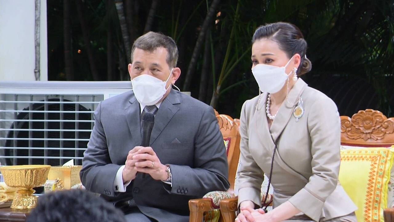 “ในหลวง-พระราชินี” เสด็จเยี่ยมผู้บาดเจ็บ-พระราชทานกำลังใจ จ.หนองบัวลำภู