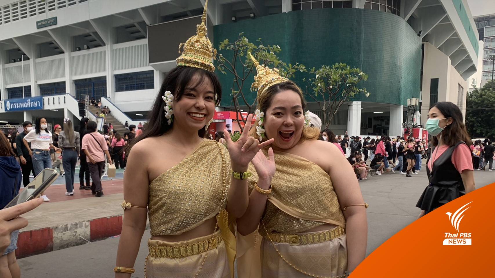 ส่องแฟชั่น "ชาว BLINK" จัดเต็มให้กำลังใจ BLACKPINK