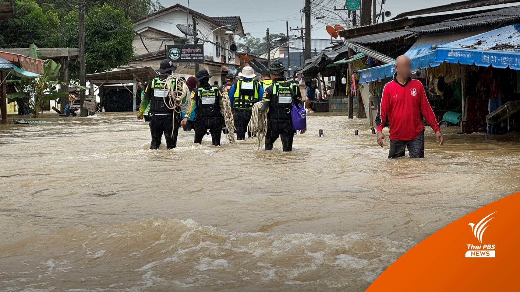 น้ำท่วมนราฯ ตลาดมูโนะยังอ่วม ระดับน้ำสูงกว่า 1 เมตร ไหลเชี่ยว