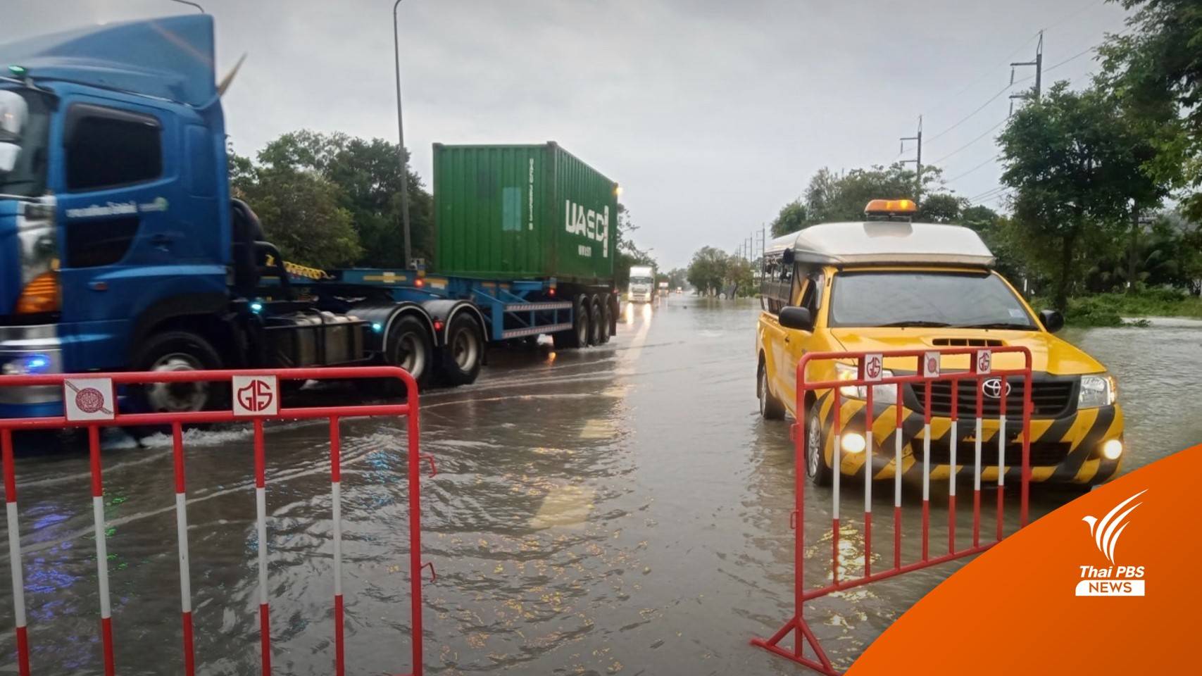 น้ำท่วม-ดินสไลด์ 5 จังหวัดใต้ สัญจรผ่านไม่ได้ 19 เส้นทาง