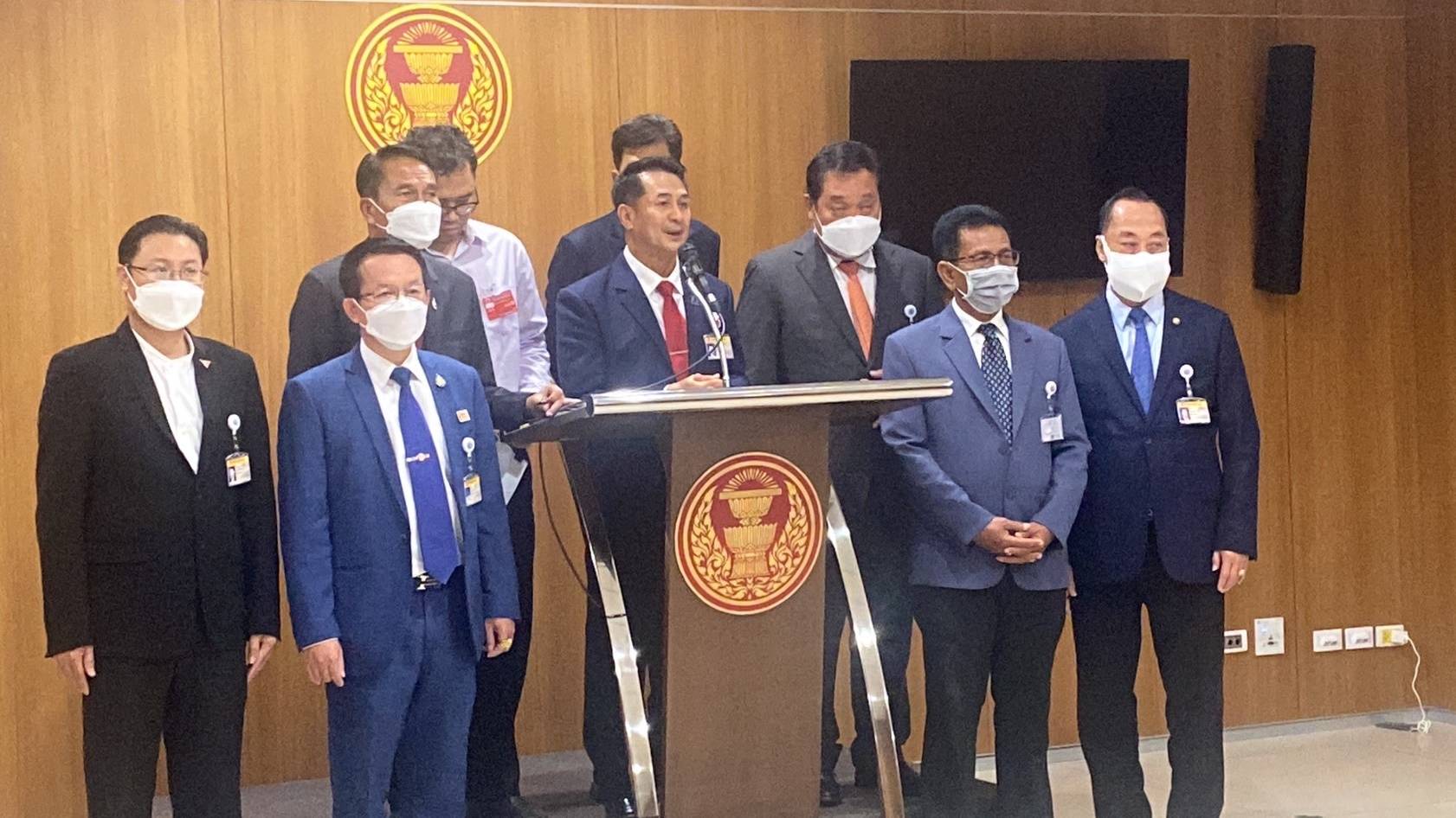 ฝ่ายค้าน-แพทย์ พร้อมคว่ำ พ.ร.บ.กัญชาฯ ชี้ไม่ได้ใช้การแพทย์ แต่ออกไปทางสันทนาการ