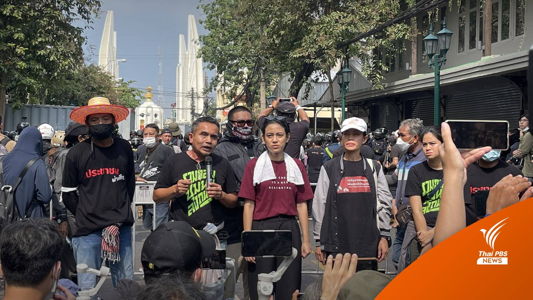 ผู้ชุมนุมประกาศปักหลักชุมนุม ยื่นเงื่อนไข ตร. "ปล่อยคนถูกจับ"