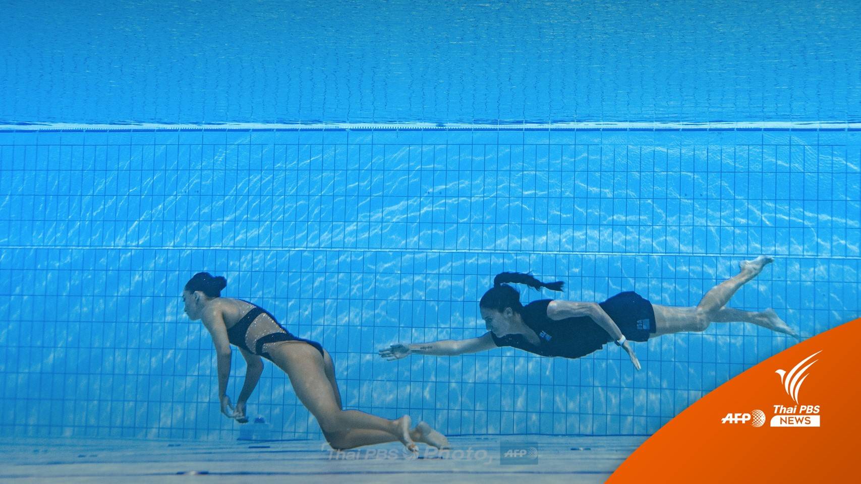 นาทีชีวิต! โค้ชช่วยนักระบำใต้น้ำหมดสติระหว่างชิงแชมป์โลก