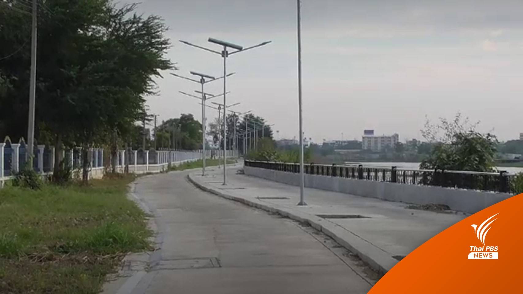 ชาวบ้านร้องตรวจสอบ ถนนริมคลอง จ.อ่างทอง