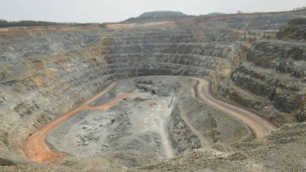 ส่อถอนฟ้อง 'บิ๊กตู่' แต่เหมืองทองอัครายังไม่จบ