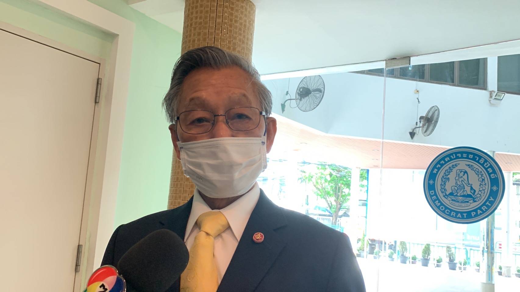 "ชวน" เผย มีเรื่องร้องเรียน ส.ส.เพื่อไทย บินพบ “ทักษิณ” ที่สิงคโปร์ 