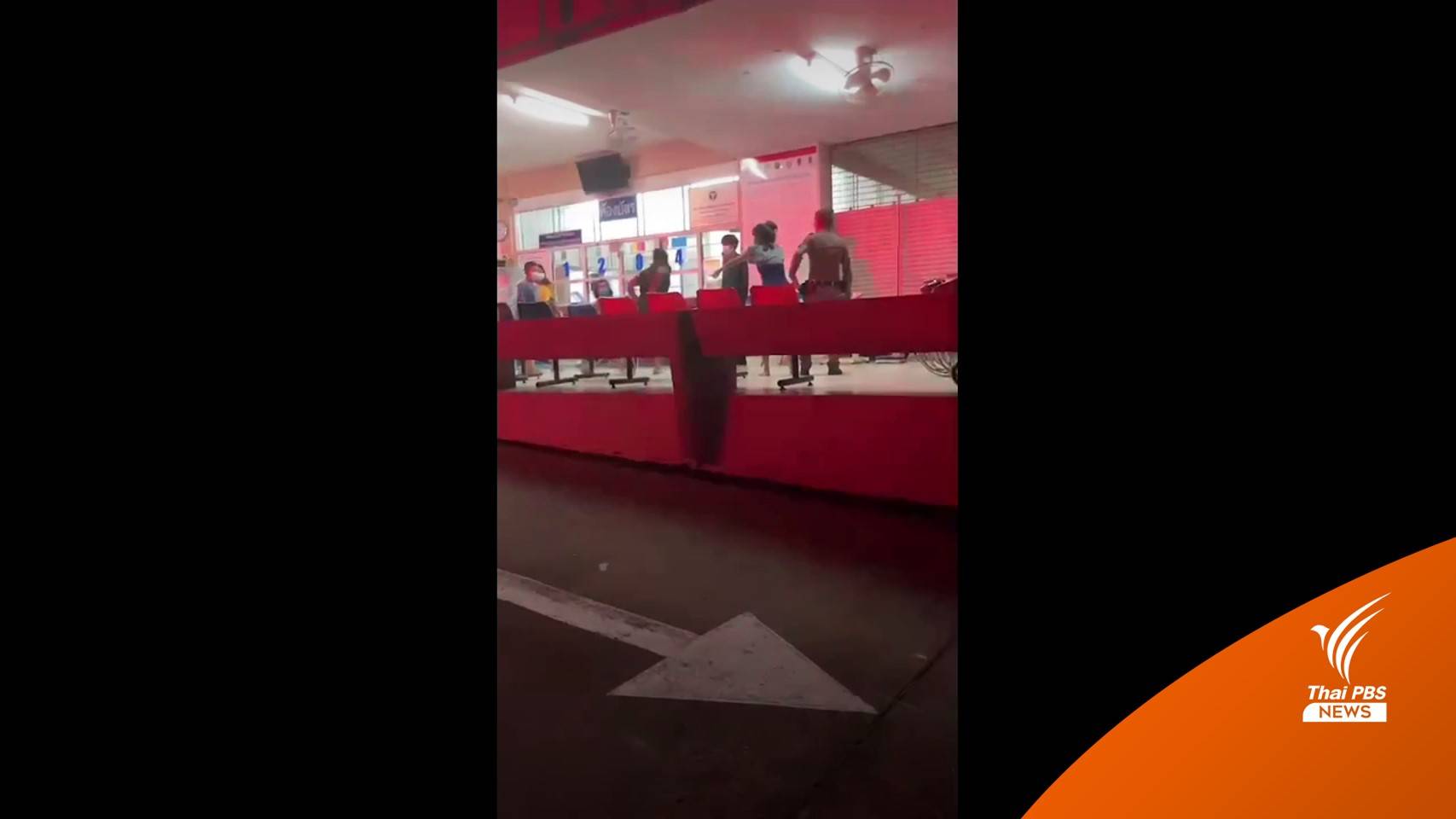 แจ้ง 4 ข้อหาหนุ่มเมาไม่ใส่แมสชกจนท.เวรเปล-ตำรวจ