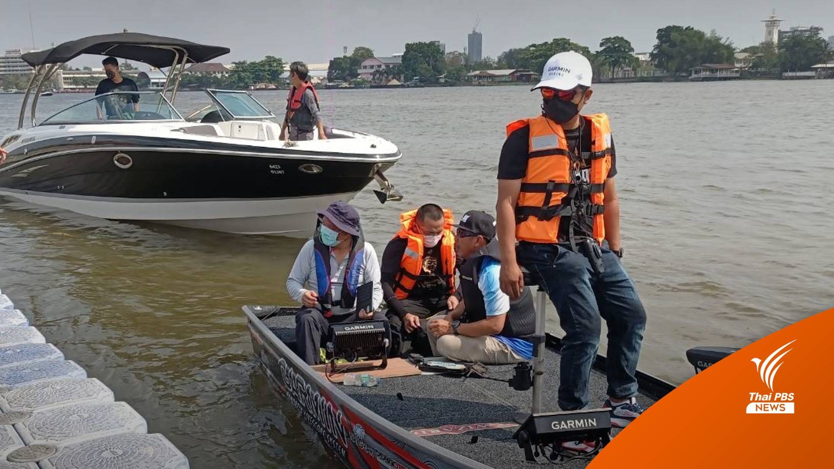 จนท.ค้นหาวัตถุต้องสงสัยคดีแตงโม พบ "ถุงดำ" ใต้น้ำ