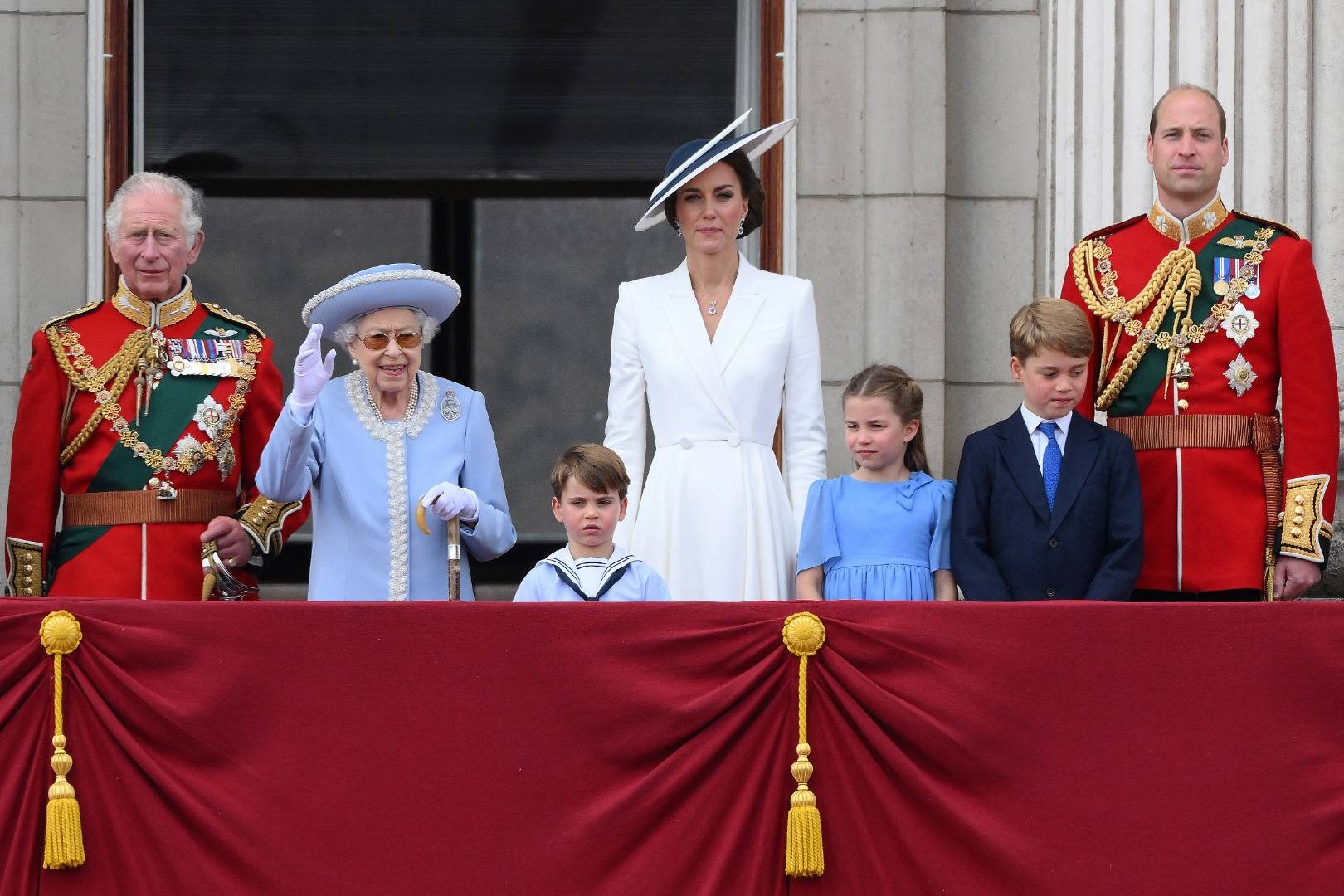 อังกฤษเปิดฉากพิธีฉลองสมเด็จพระราชินีนาถเอลิซาเบธที่ 2 ครองราชย์ 70 ปี