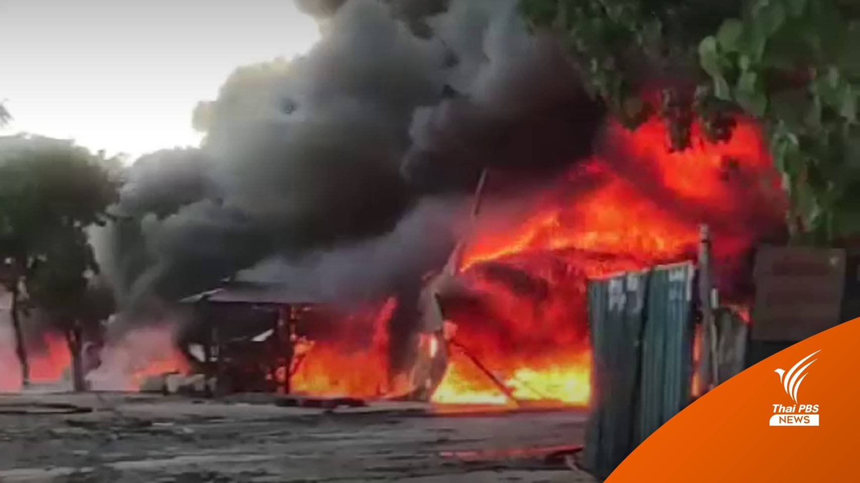 4 ชั่วโมง ยังคุมเพลิงไหม้ โรงงานรีไซเคิลพลาสติก จ.ระยอง ไม่ได้