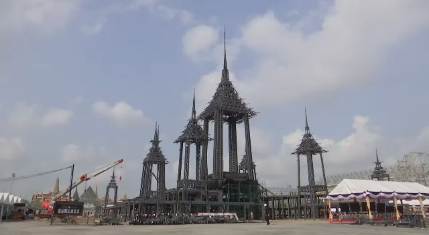 ฝนตกไม่กระทบการก่อสร้างพระเมรุมาศ