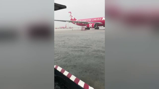 รันเวย์สนามบินดอนเมืองน้ำแห้งแล้ว หลังน้ำท่วมกระทบเที่ยวบินล่าช้า 2 เที่ยว