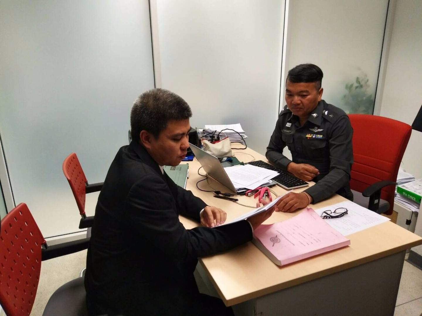 "สุดารัตน์" ส่งทนายแจ้งความเอาผิดคนโพสต์อยู่เบื้องหลัง "เนติวิทย์"