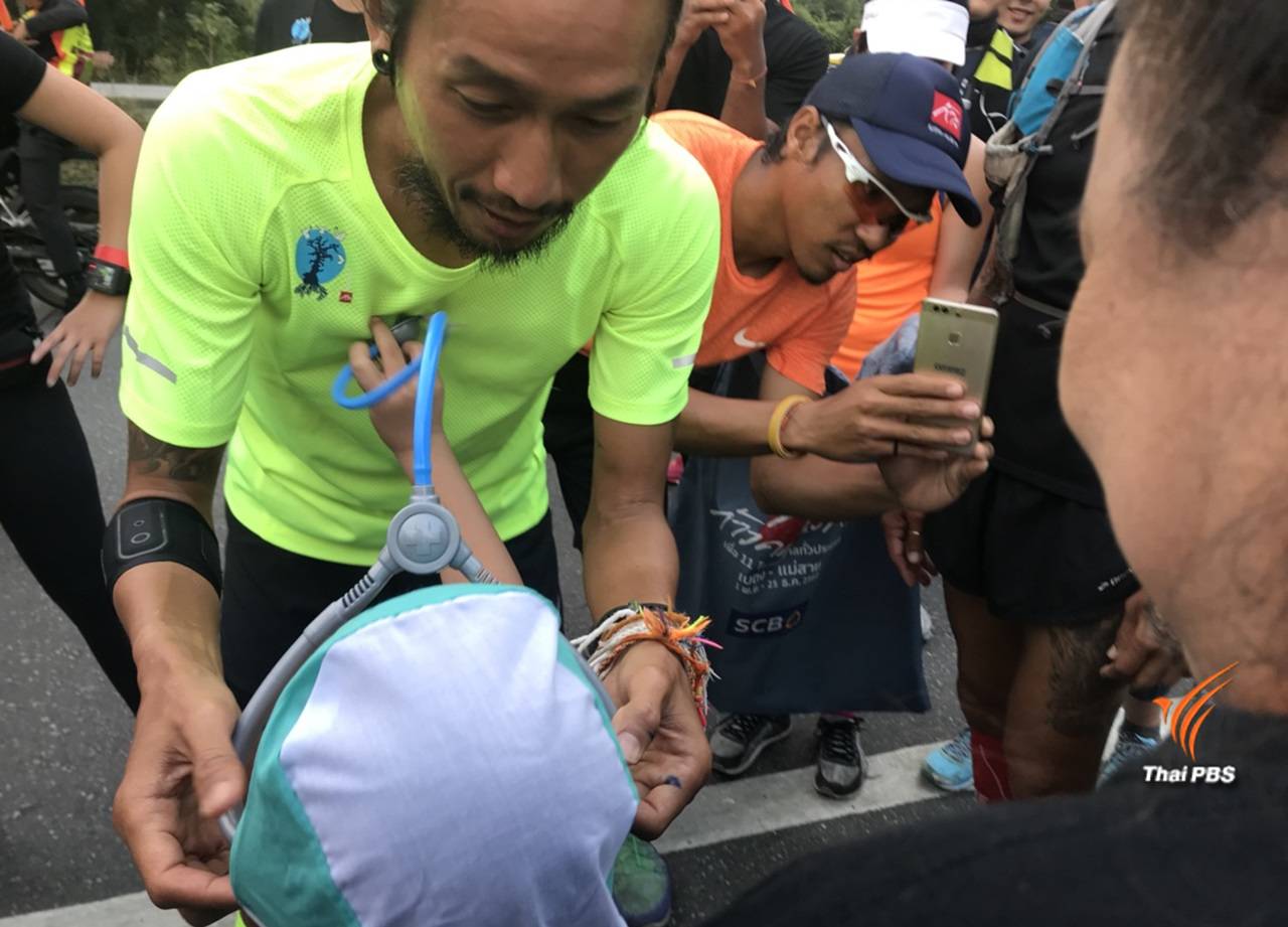 น่ารัก "ตูน บอดี้สแลม" ให้เด็กน้อยแต่งชุดพยาบาลตรวจอาการ