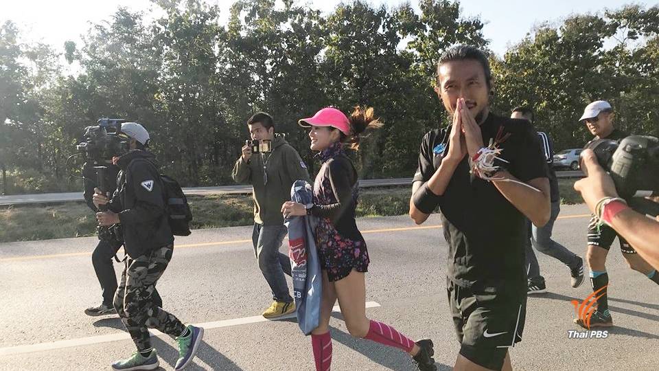 "ตูน บอดี้สแลม " วิ่งฝ่าลมหนาว เข้าตัวเมืองลำปาง ทำสถิติวิ่งช่วงเช้าเร็วกว่าทุกวัน