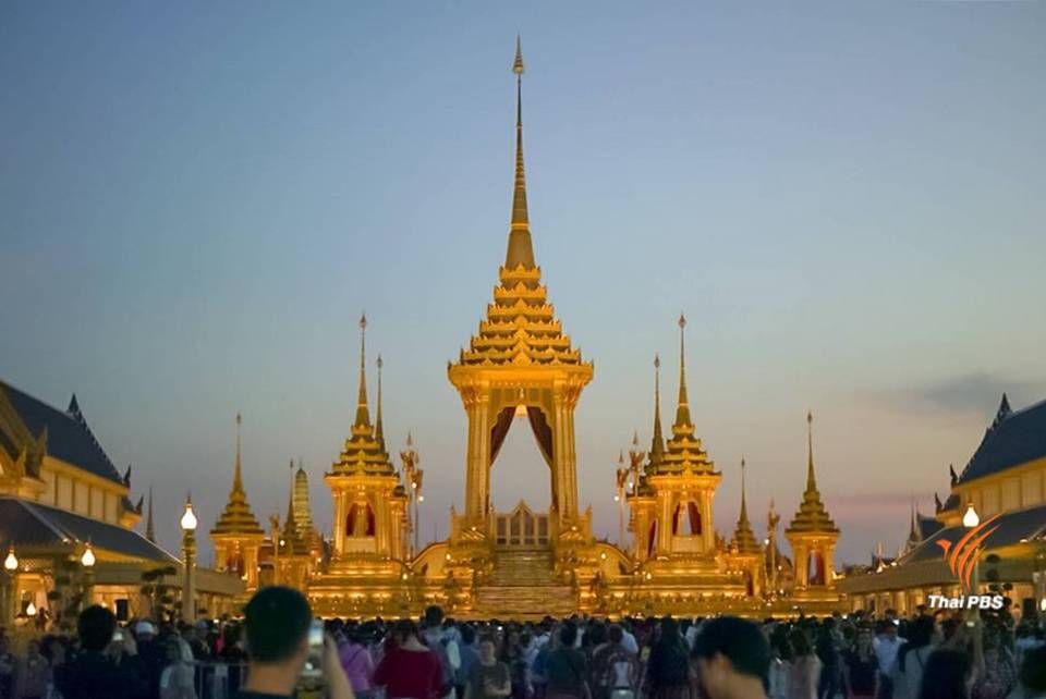 ประชาชนจำนวนมากเข้าชม "พระเมรุมาศ" วันสุดท้าย