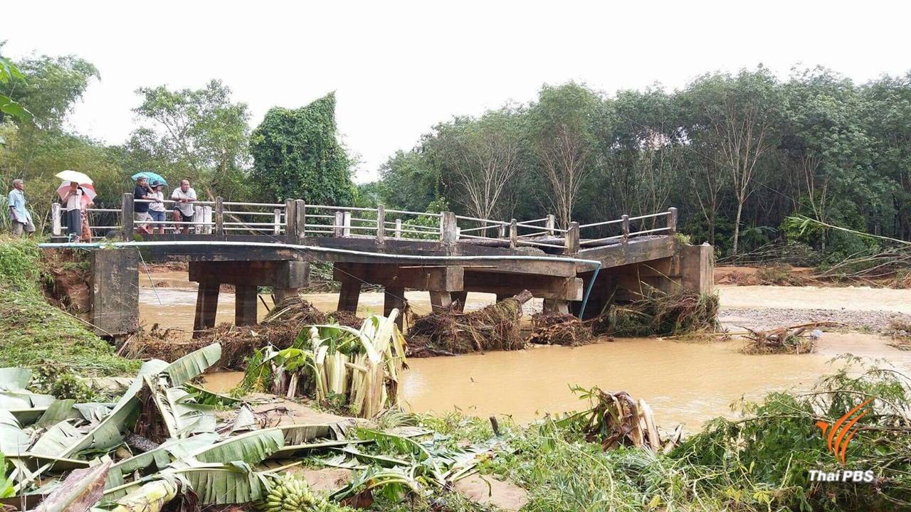 น้ำป่าซัดสะพานข้ามคลองท่ากลางขาด จ.นครศรีธรรมราช
