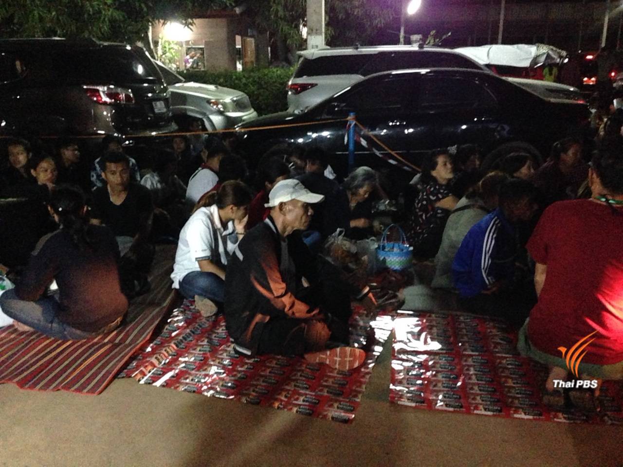 นับหมื่นคนรอรับแจกยาสมุนไพรรักษามะเร็ง " ตำรับหมอแสง"