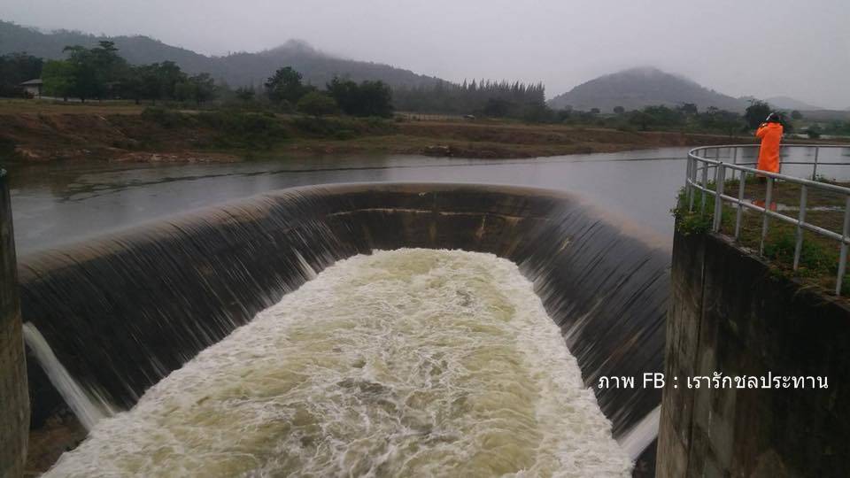 กรมชลประทาน เผยสถานการณ์น้ำท่วมกุยบุรี มีแนวโน้มลดลง