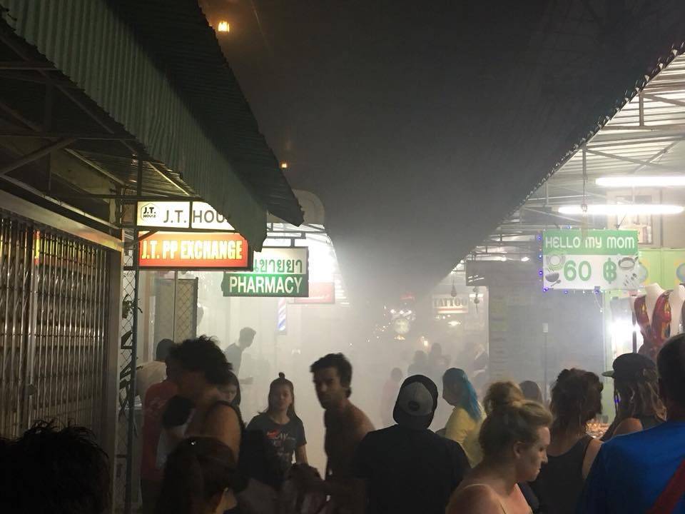 ด่วน! ไฟไหม้บนเกาะพีพี จนท.เร่งคุมเพลิง