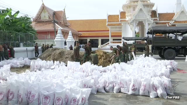 เทศบาลนครพระนครศรีอยุธยา วางกระสอบทรายรับมวลน้ำ คาดถึงเย็นวันนี้