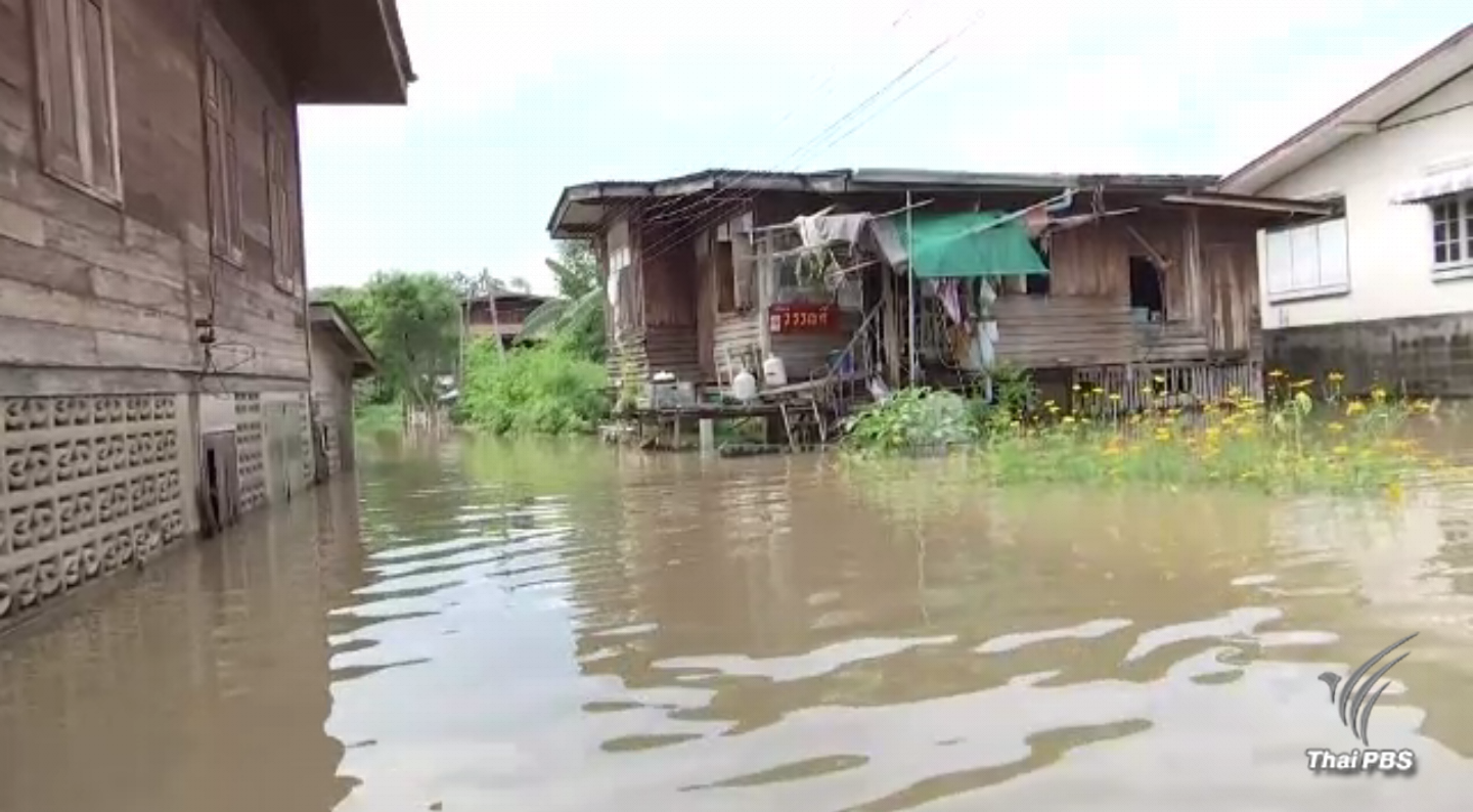 ชาวสิงห์บุรีเฝ้าระวังน้ำท่วมอย่างใกล้ชิด หลังคันกั้นน้ำชุมชนริมน้ำทยอยพัง