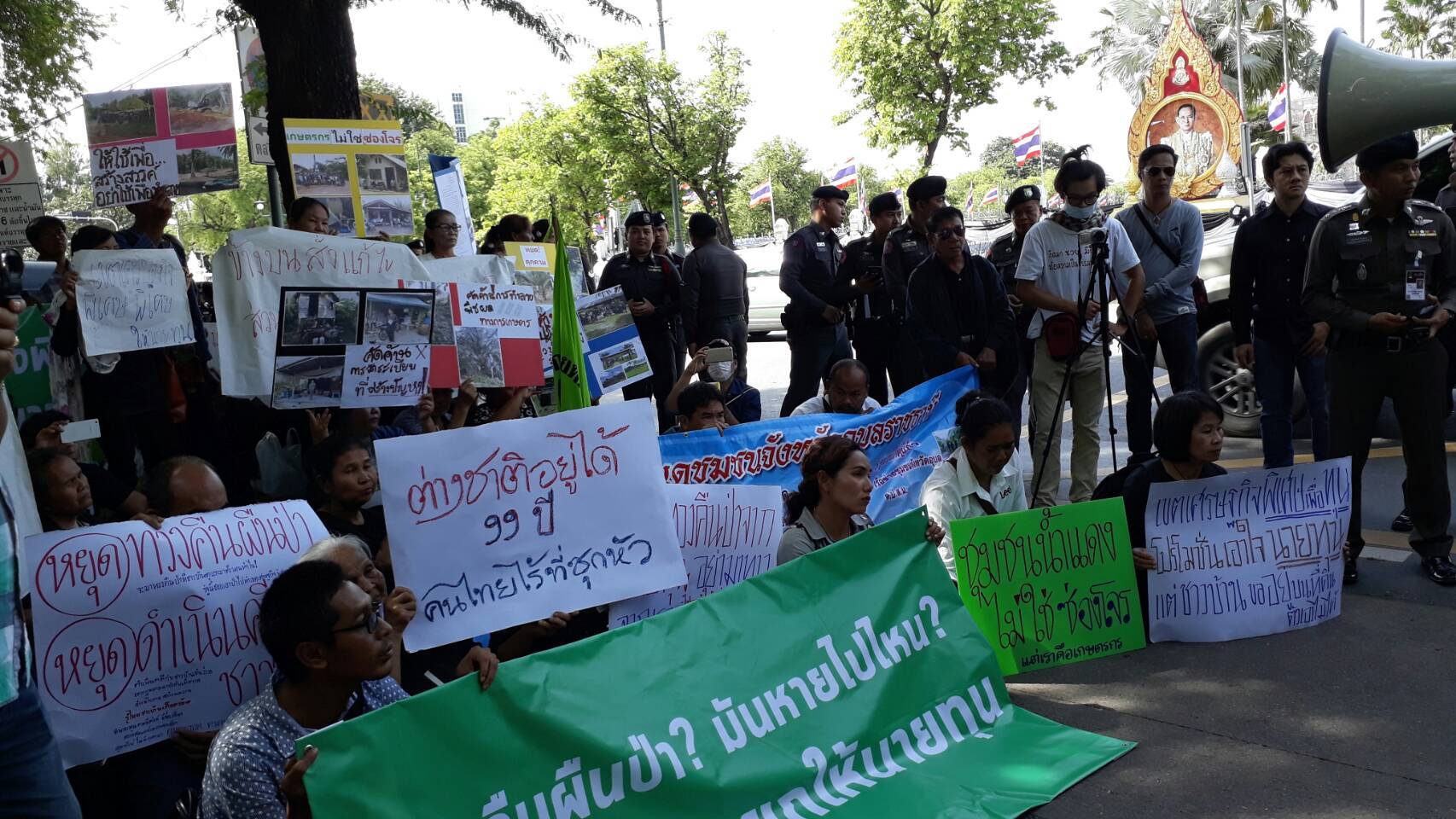 “พีมูฟ” เรียกร้อง คสช. ยุติเพิ่มอำนาจรัฐ ผลักคนจนเป็นศัตรูกับรัฐบาล
