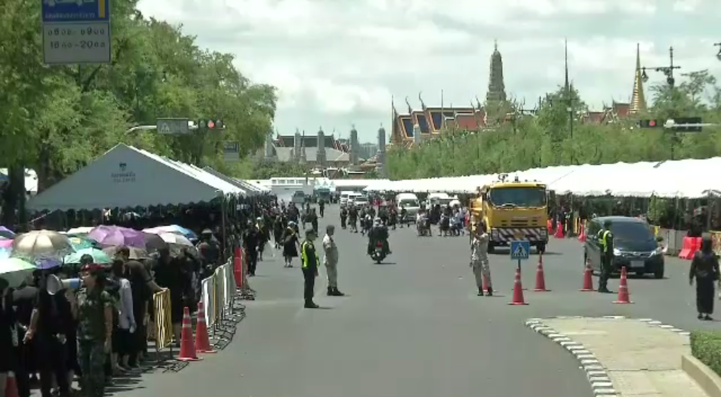 ประชาชนกราบถวายบังคมพระบรมศพ 60,000 คนต่อวัน