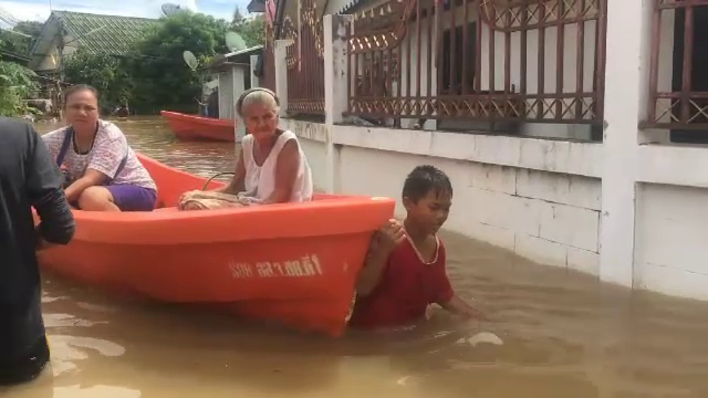 น้ำลำทาวทะลักเข้าท่วม 5 ชุมชน ย่านเศรษฐกิจเมืองชัยภูมิ