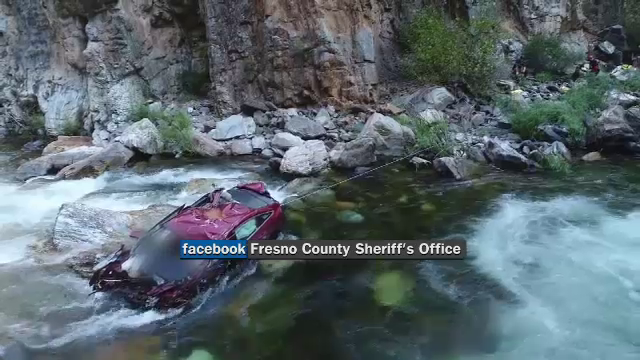 เผยภาพปฏิบัติการกู้ร่าง 2 นศ.ไทย ขับรถตกเหวในสหรัฐฯ ใช้เวลา 8 ชั่วโมง