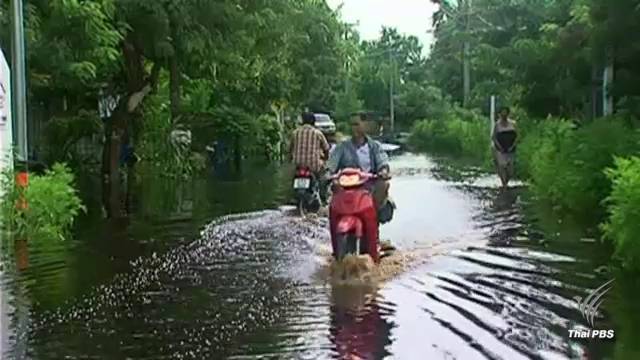 ปล่อยน้ำเขื่อนกระเสียวไล่น้ำเสียโรงงานทะลักหมู่บ้าน จ.สุพรรณบุรี