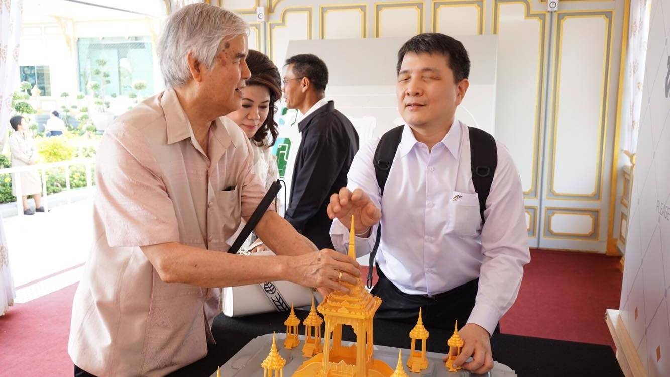 นิทรรศการ “นำสัมผัสพระเมรุ” สื่อสารงานศิลป์เพื่อผู้พิการทางสายตา