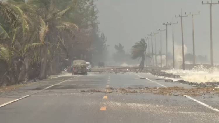 เตือนภาคใต้ฝนตกหนัก 1-3 พ.ย.นี้ 13 จังหวัดเสี่ยงน้ำท่วมฉับพลัน